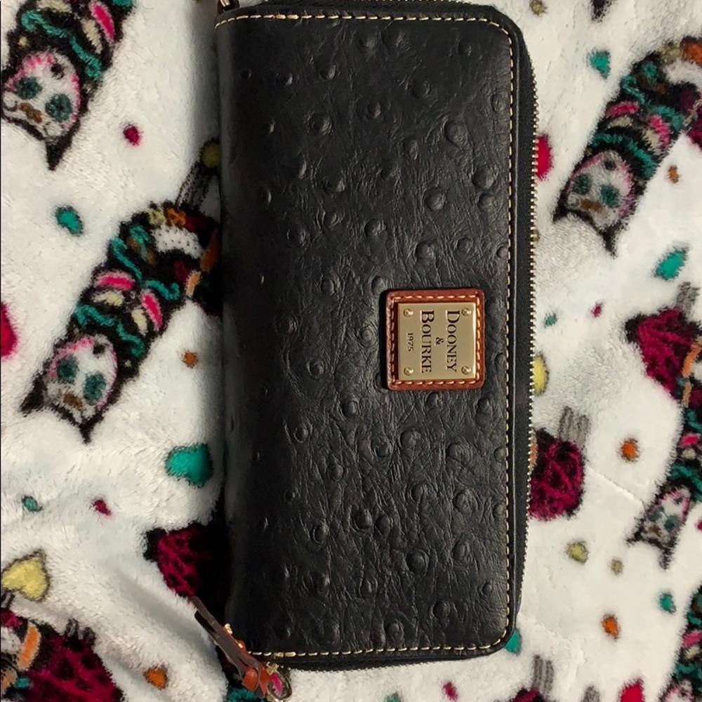 Dooney & Bourke wallet - Picture 4 of 4